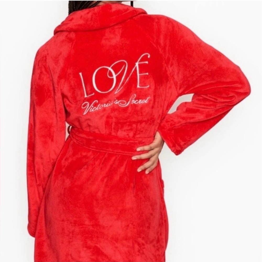 Victoria’s Secret Red Cozy Short Robe Plush w/Embroidered LOVE Logo Sz XS